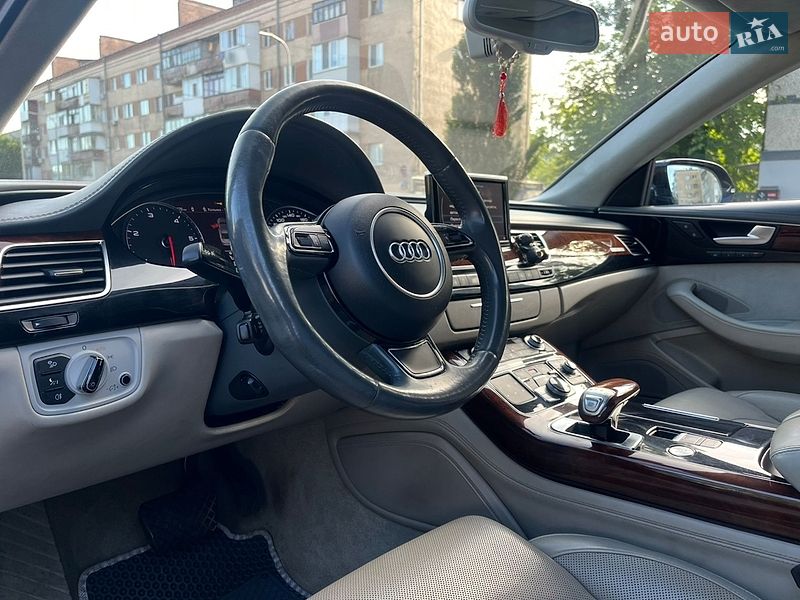Седан Audi A8 2010 в Виннице