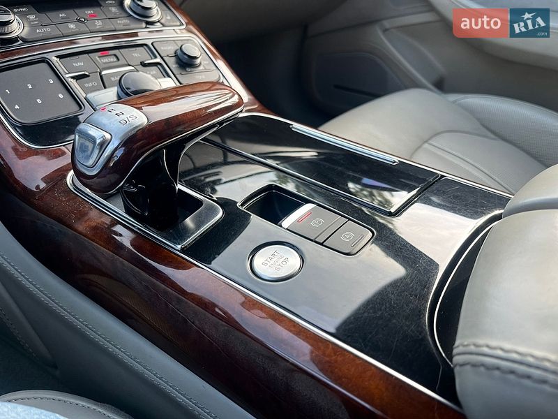 Седан Audi A8 2010 в Виннице