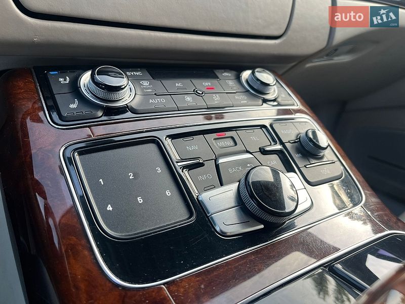 Седан Audi A8 2010 в Виннице