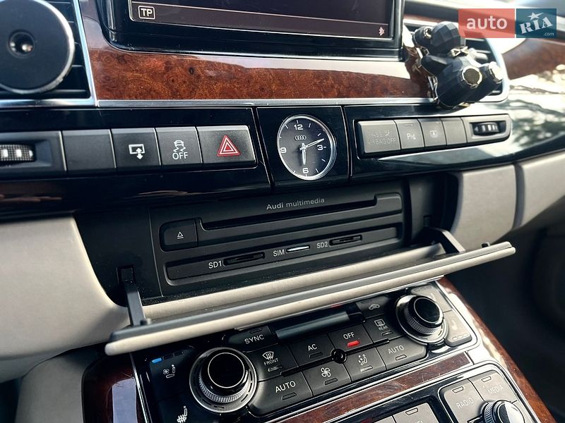 Седан Audi A8 2010 в Виннице