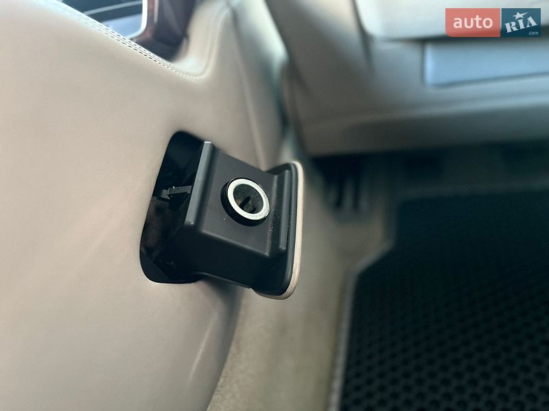 Седан Audi A8 2010 в Виннице