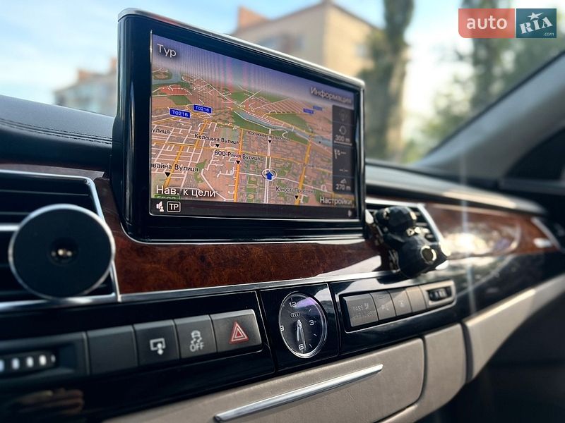 Седан Audi A8 2010 в Виннице
