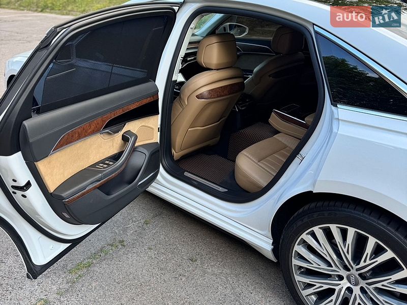 Седан Audi A8 2018 в Києві