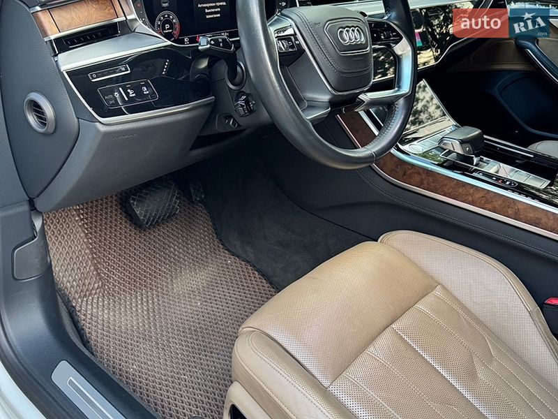 Седан Audi A8 2018 в Києві