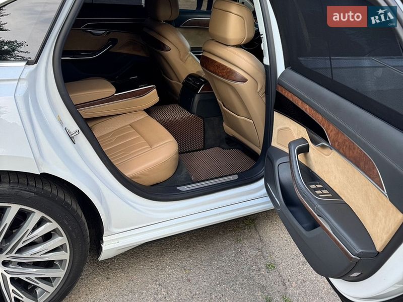 Седан Audi A8 2018 в Києві