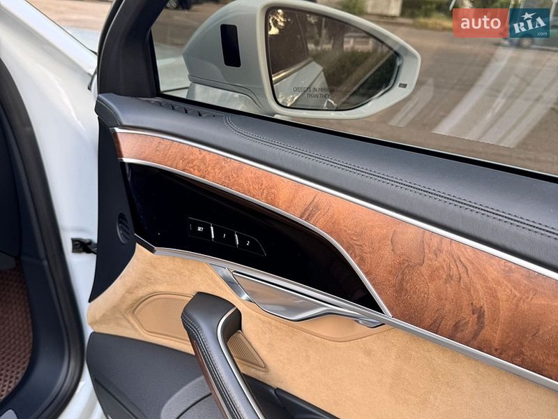 Седан Audi A8 2018 в Києві