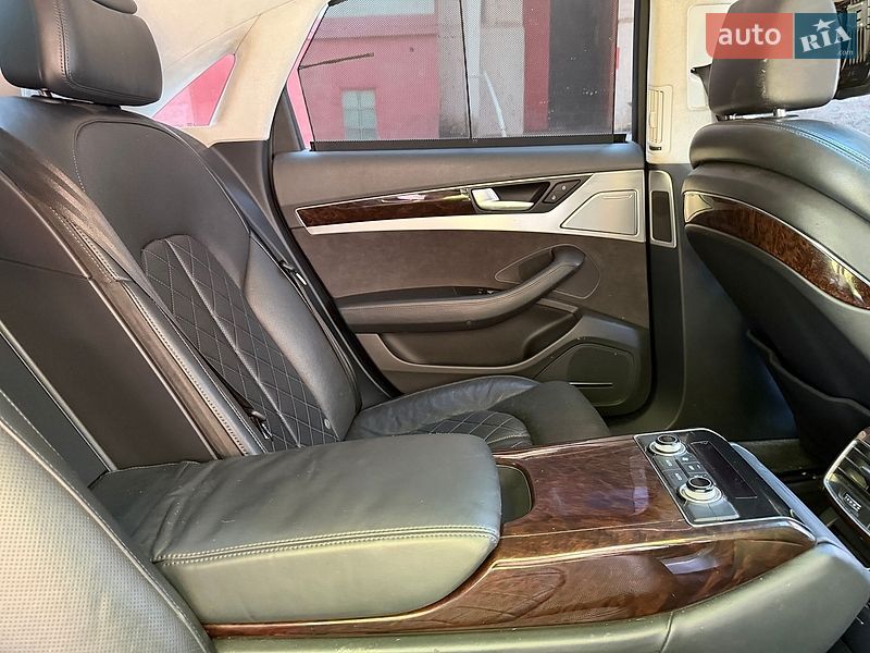 Седан Audi A8 2011 в Хмельницком