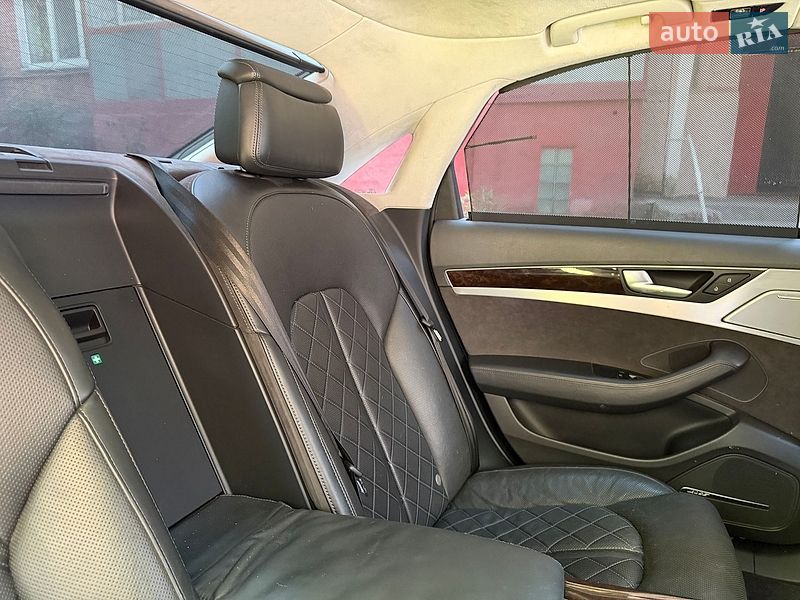 Седан Audi A8 2011 в Хмельницком