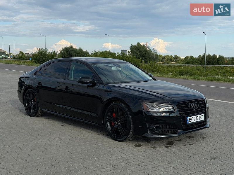 Седан Audi A8 2015 в Львові