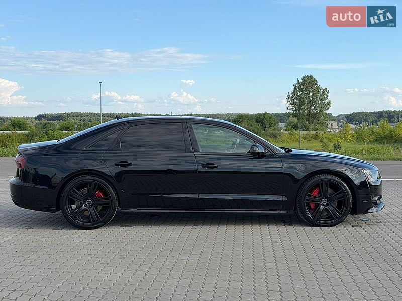 Седан Audi A8 2015 в Львові