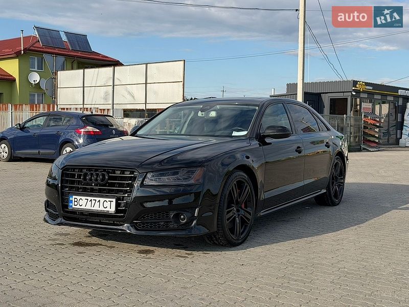 Седан Audi A8 2015 в Львові