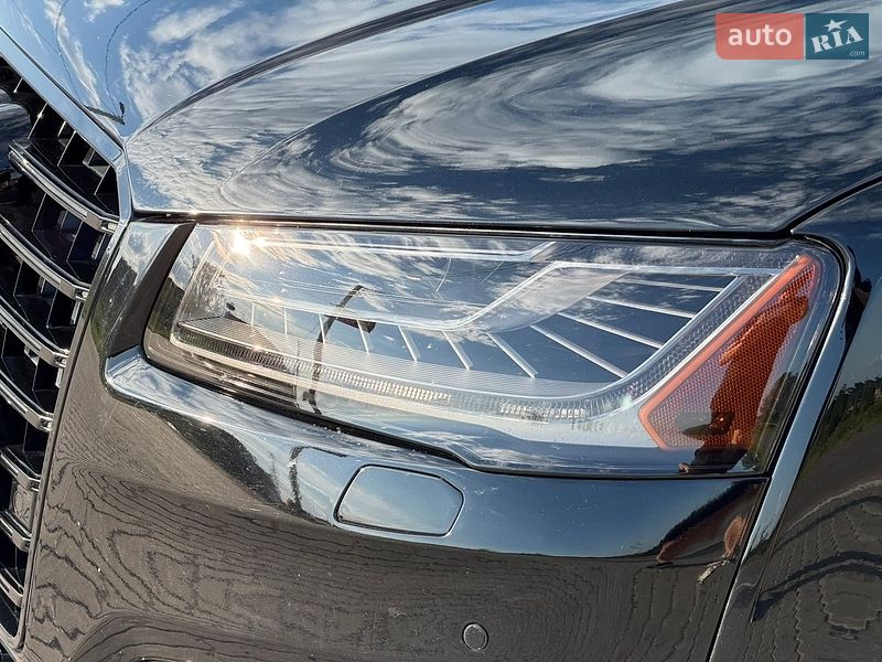 Седан Audi A8 2015 в Львові