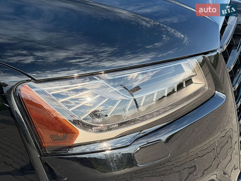 Седан Audi A8 2015 в Львові