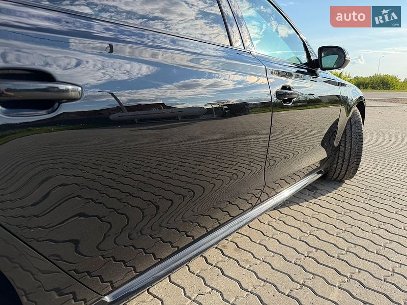 Седан Audi A8 2015 в Львові