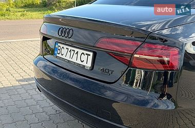 Седан Audi A8 2015 в Львові