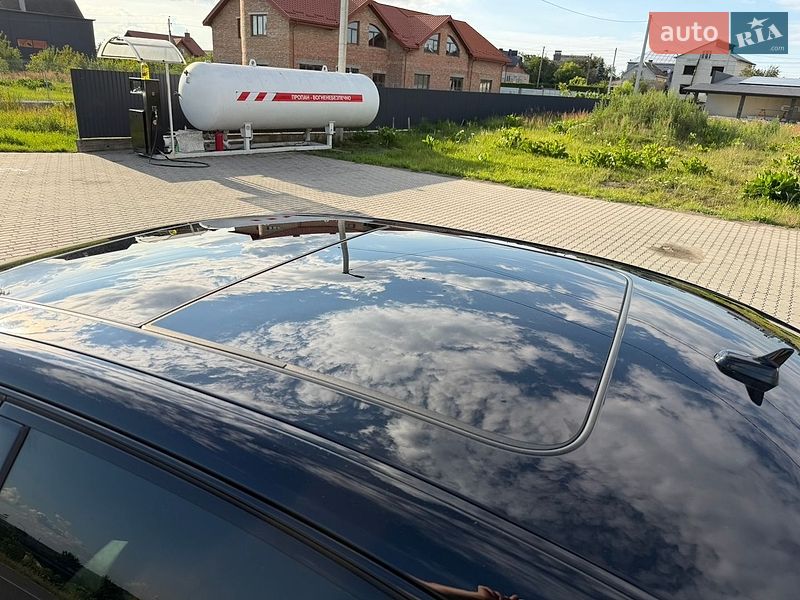 Седан Audi A8 2015 в Львові