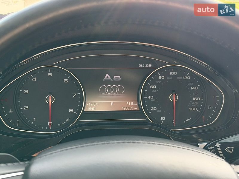Седан Audi A8 2015 в Львові