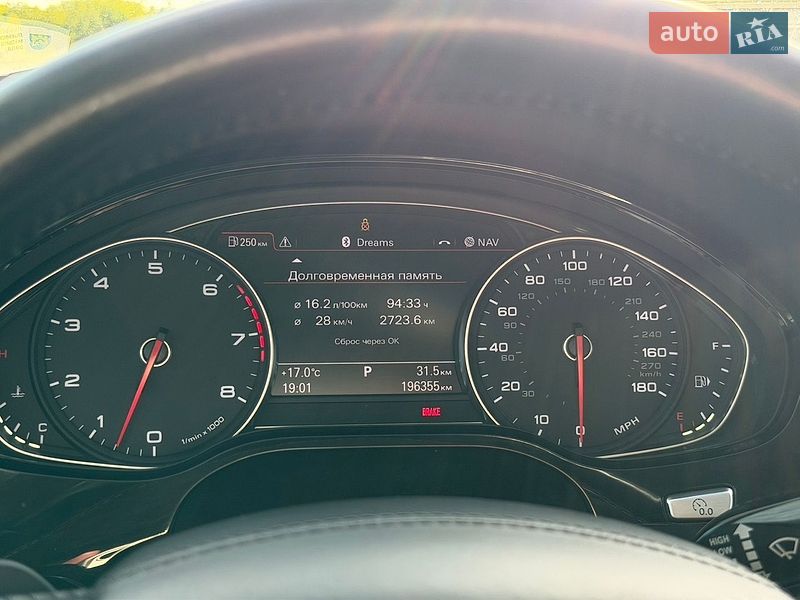 Седан Audi A8 2015 в Львові
