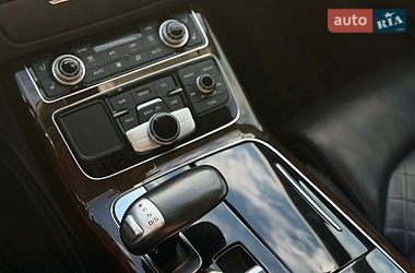 Седан Audi A8 2015 в Львові