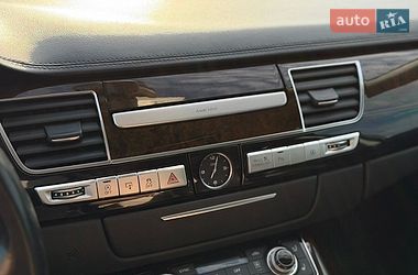 Седан Audi A8 2015 в Львові