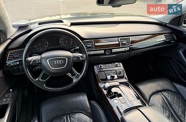 Седан Audi A8 2015 в Львові