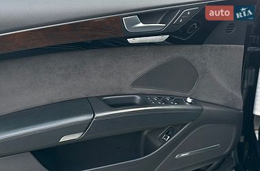 Седан Audi A8 2015 в Львові
