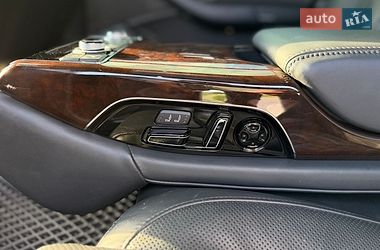 Седан Audi A8 2015 в Львові