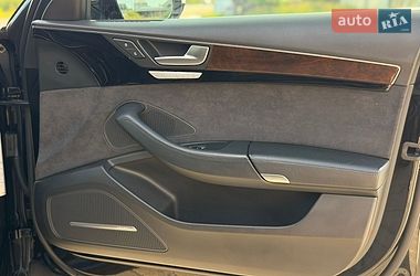 Седан Audi A8 2015 в Львові