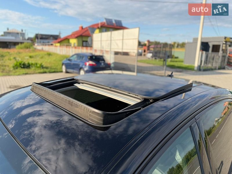 Седан Audi A8 2015 в Львові