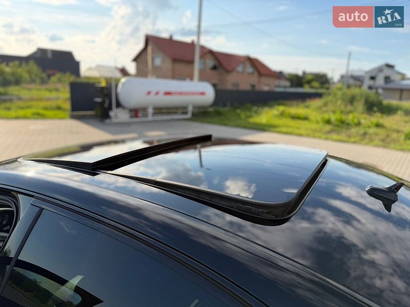 Седан Audi A8 2015 в Львові