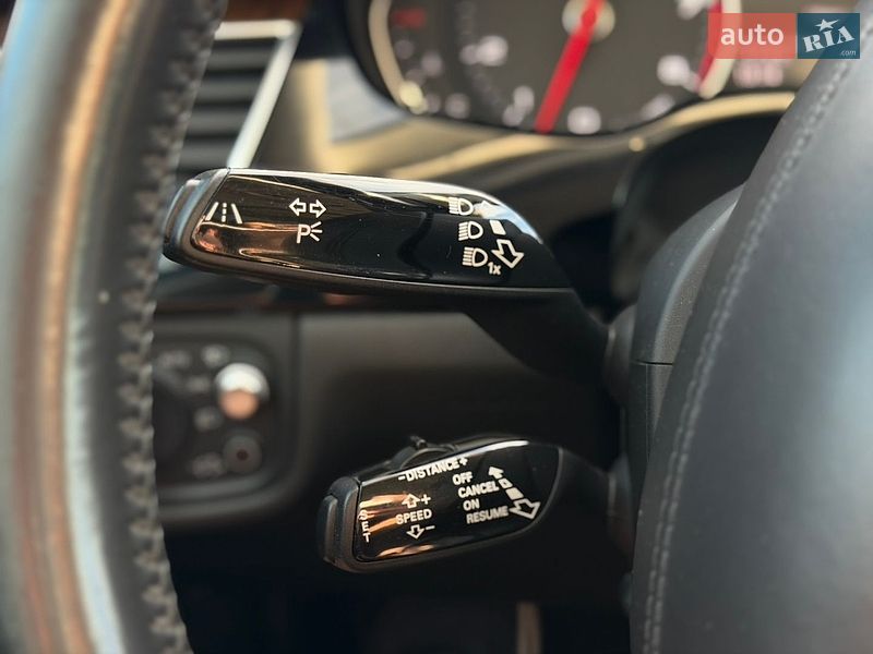 Седан Audi A8 2015 в Львові