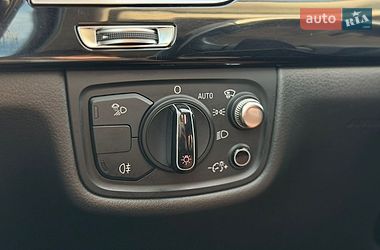 Седан Audi A8 2015 в Львові
