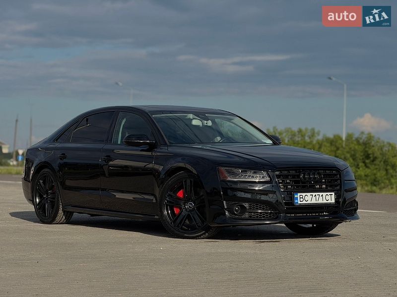 Седан Audi A8 2015 в Львові