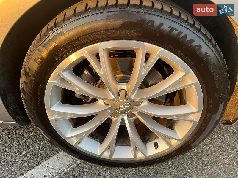 Седан Audi A8 2013 в Києві