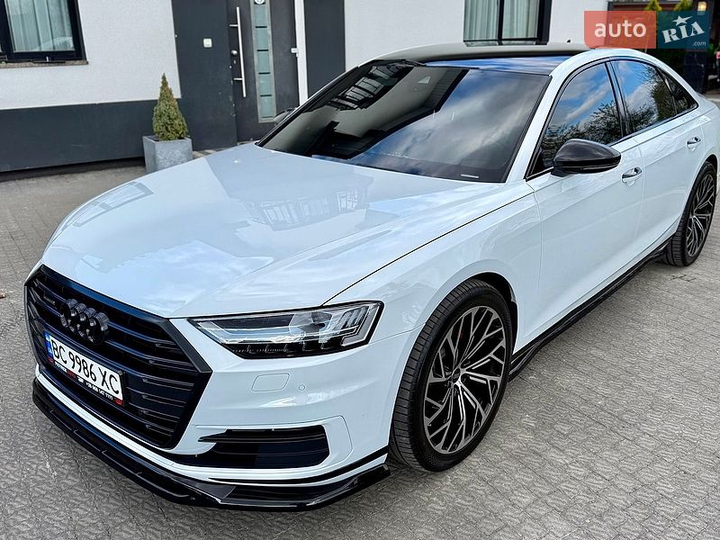 Седан Audi A8 2018 в Львові