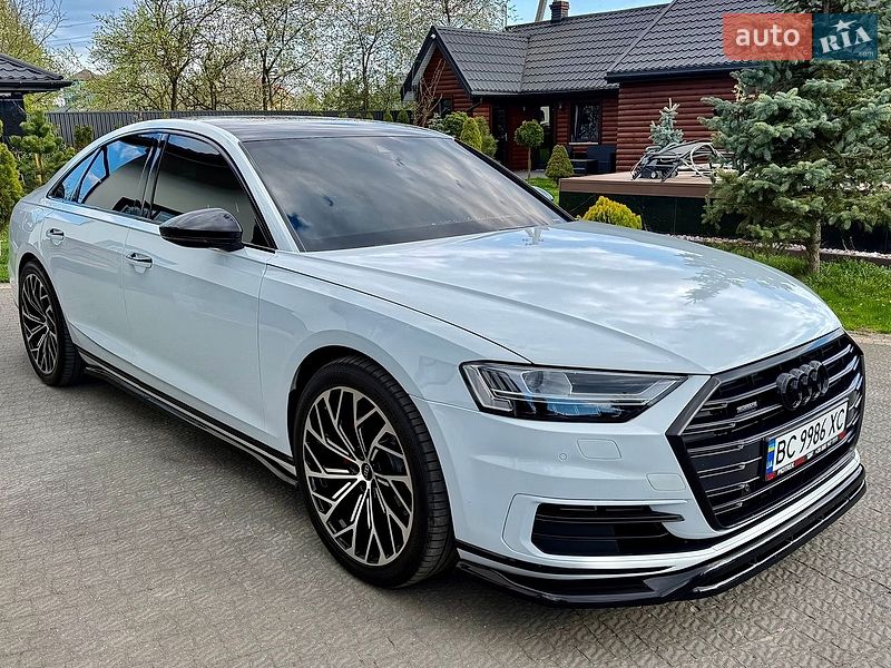 Седан Audi A8 2018 в Львові
