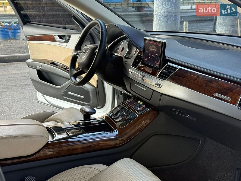 Седан Audi A8 2012 в Одессе