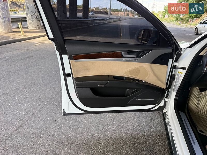 Седан Audi A8 2012 в Одессе