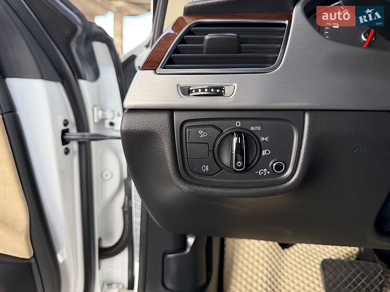 Седан Audi A8 2012 в Одессе