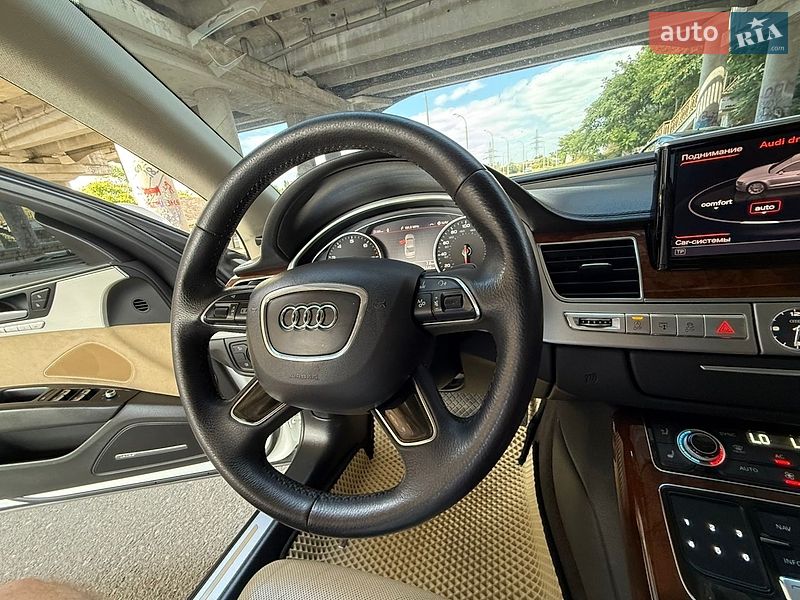 Седан Audi A8 2012 в Одессе
