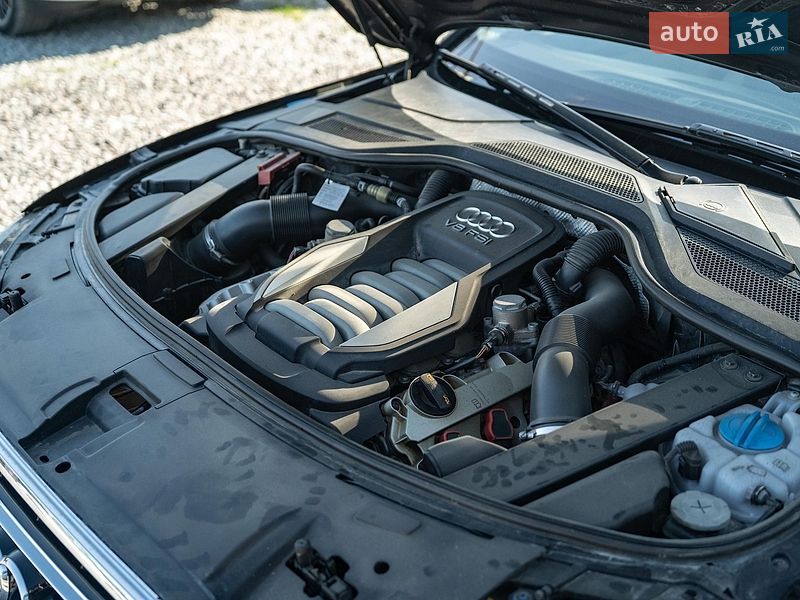 Седан Audi A8 2011 в Чернівцях