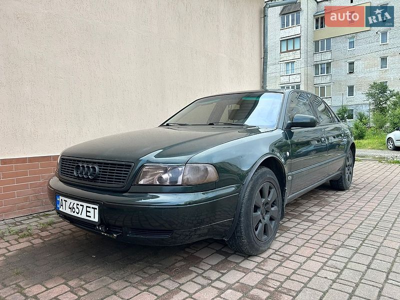 Седан Audi A8 1996 в Долині