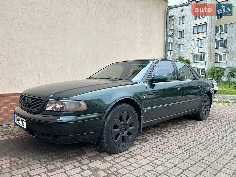 Седан Audi A8 1996 в Долині