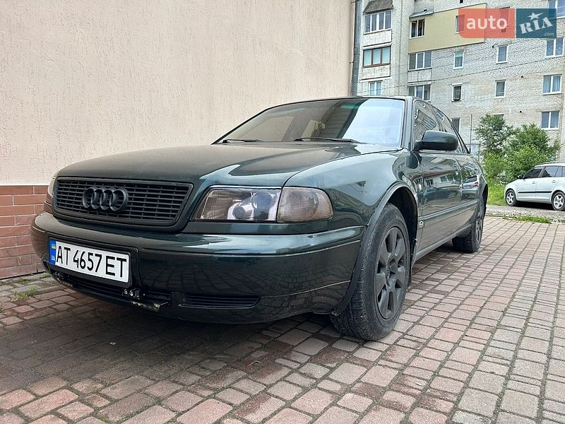 Седан Audi A8 1996 в Долині