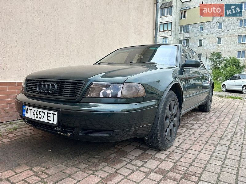 Седан Audi A8 1996 в Долині