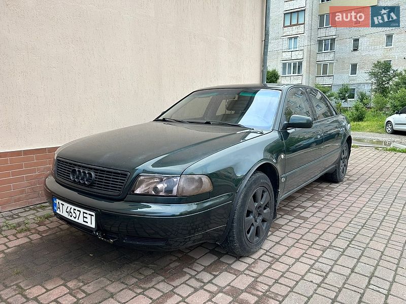 Седан Audi A8 1996 в Долині