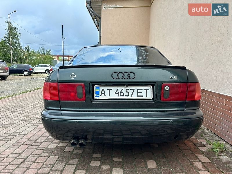 Седан Audi A8 1996 в Долині