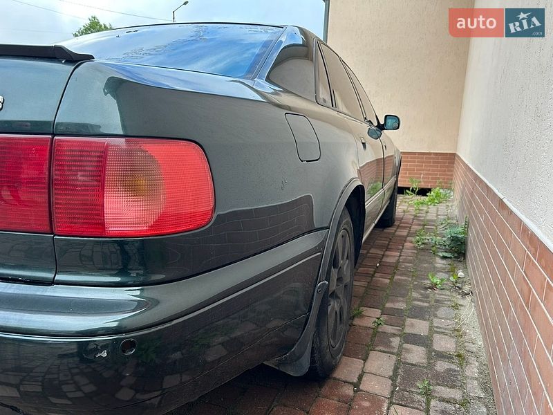Седан Audi A8 1996 в Долині