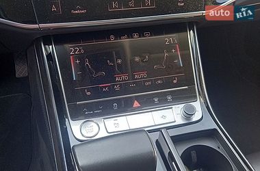 Седан Audi A8 2018 в Полтаві