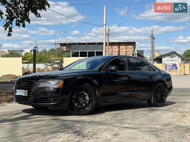 Седан Audi A8 2012 в Чернівцях